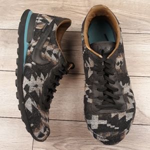 nike internationalist pendleton